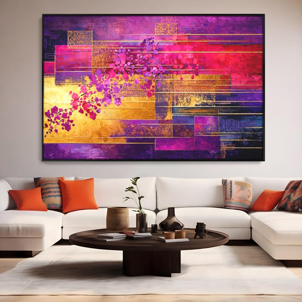 Tablou canvas cu pictura abstracta cu flori roz si linii aurii, in rama de aluminiu negru, pe perete intr-un living